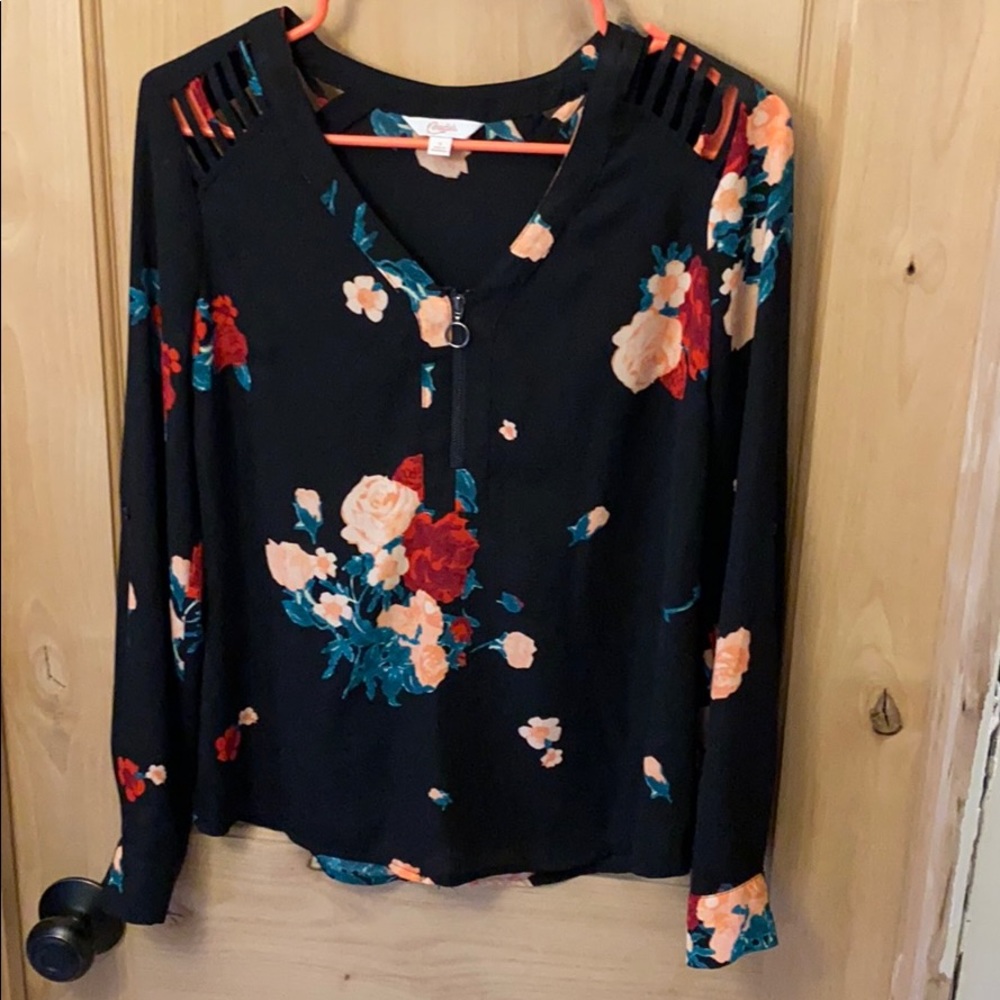 Candie’s size S floral blouse